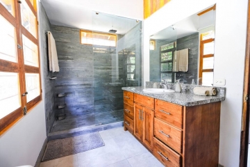 Casita bathroom