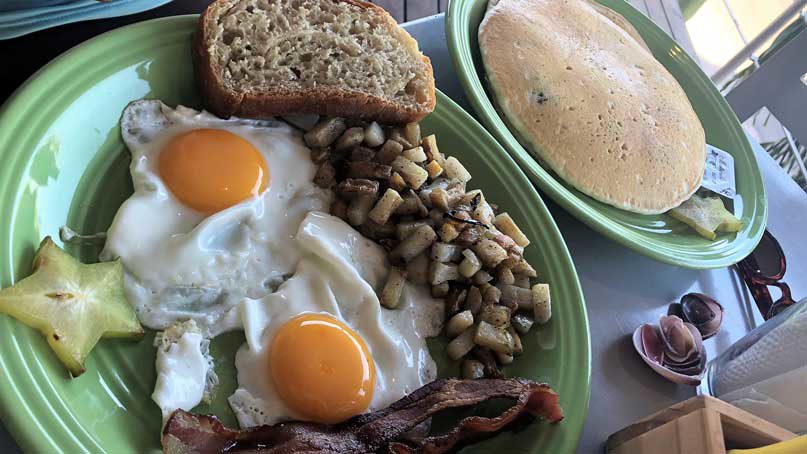 Big breakfast and great food at Breakfast Grinds in Tamarindo Costa Rica